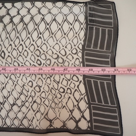 Anne Klein 100% Silk Scarf Oblong Black & White Geometric Animal Print 11" x 53" - Picture 9 of 10